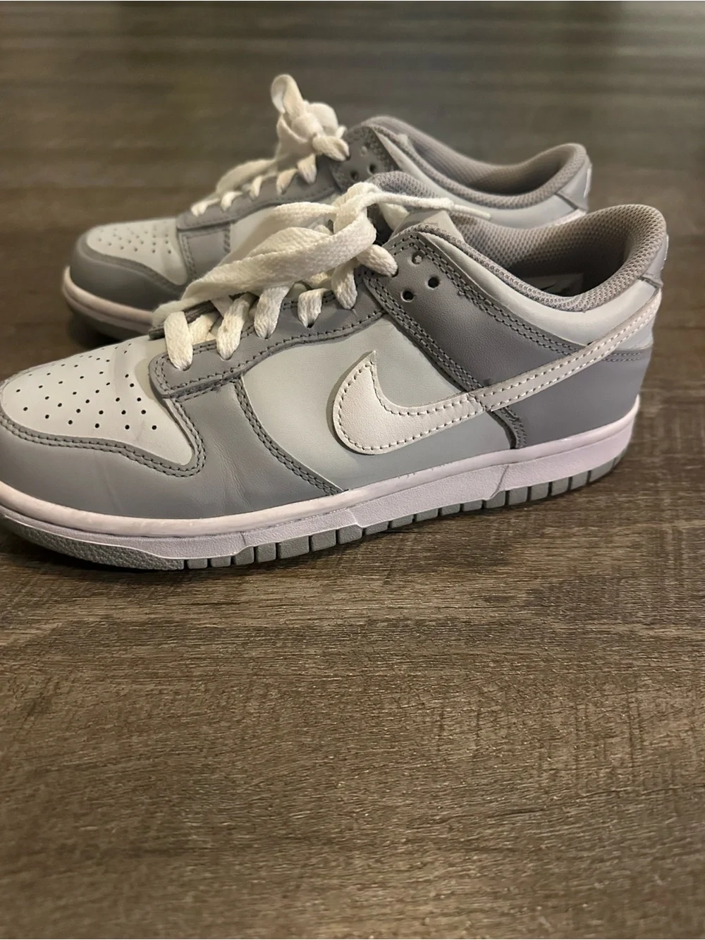 Nike Men’s Low-Top Sneakers in Grey and White